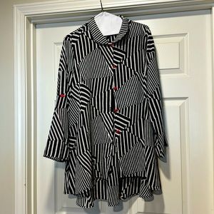 Women’s IC top in excellent condition beautiful details.